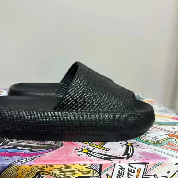 Black Chunky Slides - Picture 4 of 4